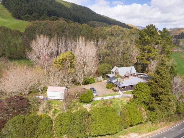 makara ohariu, 5 bedrooms