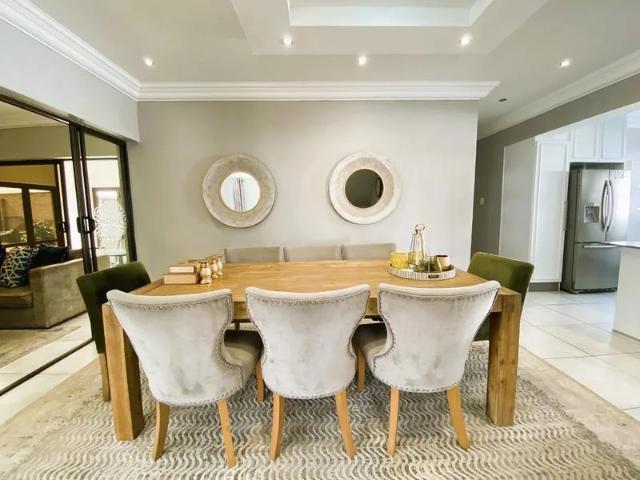 Make a Statement in Woodhill Estate with the Luxurious 5 Bedroom Home