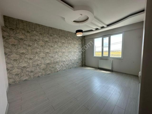 Makro Life Gayrimenkul'den Eski Siverek Caddesinde Kiralık 2+1 Fırsat Daire