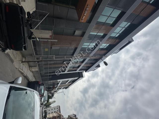 Maltepe Aydın Evlerde Prestijli Plaza Da Satılık Ofis Katı
