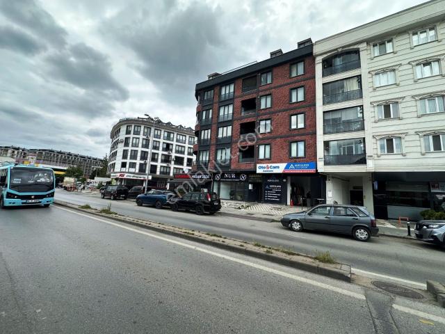 Maltepe Bağdat Cad.üstü 2 Yıllık 220m2 Ön Bahçeli Kiralık Dükkan