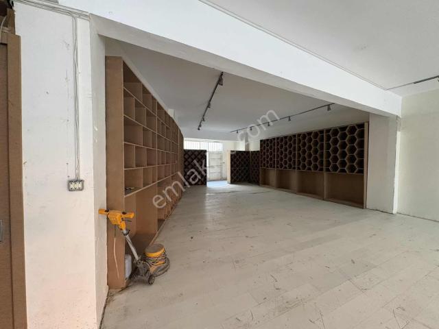 Maltepe Bağdat Caddesi Yakını 1600m² 3 Kat + Çatı Katlı Bina