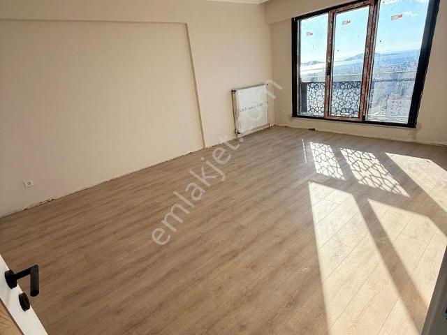 Maltepe Cevizli Bağdat Caddesi Cephe 3+1 Marmaray İşyeri Vb