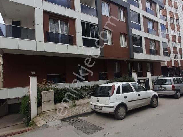 Maltepe Cevizli 'de 3+1 Arakat 130 M2 Genç Bina