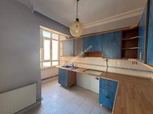 Maltepe Girnede 3+1 Site İçi Sanatçılarda Satılık Daire