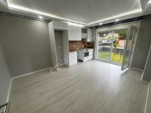 Maltepe Yalı Mah. Ön Bahçe Kullanımlı 1+1 Kiralık Daire