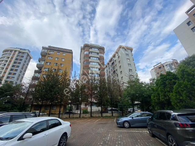 Maltepe Yalı Mahallesi'nde Deniz Manzaralı 6+2 Teras Dubleks