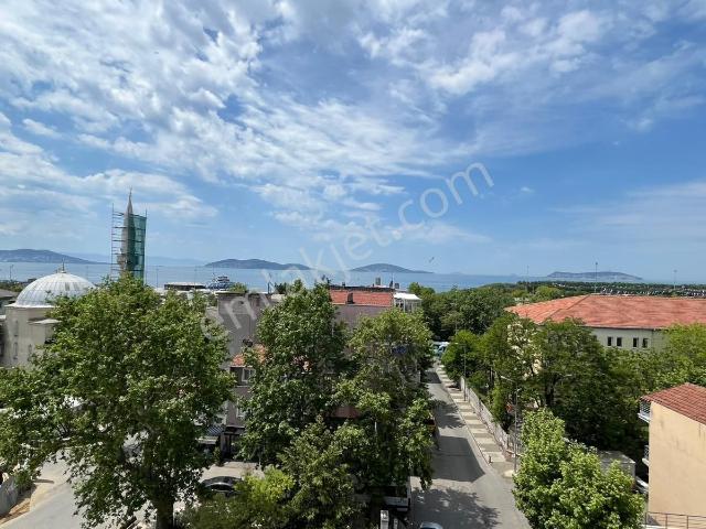 Maltepe Yalı Mahallesi'nde Katta Tek, Panoramik Adalar Ve Deniz Manzaralı Özel 3+1 Daire