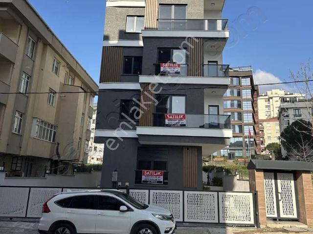 Maltepe Zümrütevler Subayevlerinde Metroya Yakın 3+1