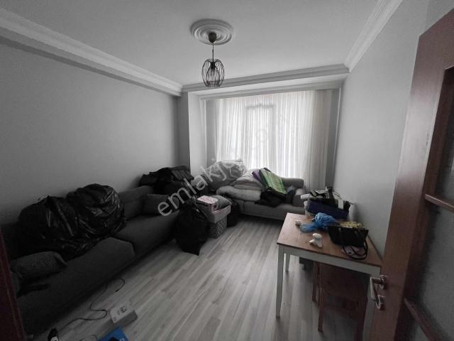 Maltepe Zümrütevlerde Genç Binada 2+1 Yüksek Giriş Ayrı Mutfak