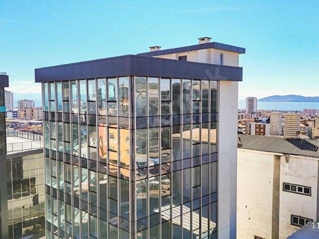 Maltepe Zümrütevler'de E5'e Paralel, Ofis, Showroom ve Depo Kullanımlı Kiralık Plaza + KDV