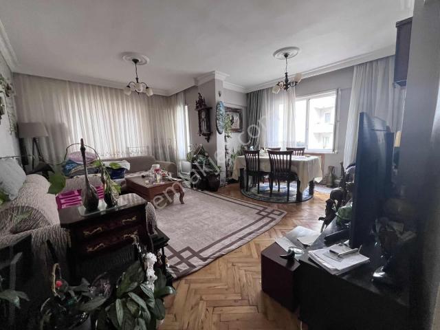 Maltepe Zümrütevlerde Öz İş Sitesi Site İçerisinde 3+1 120 M2