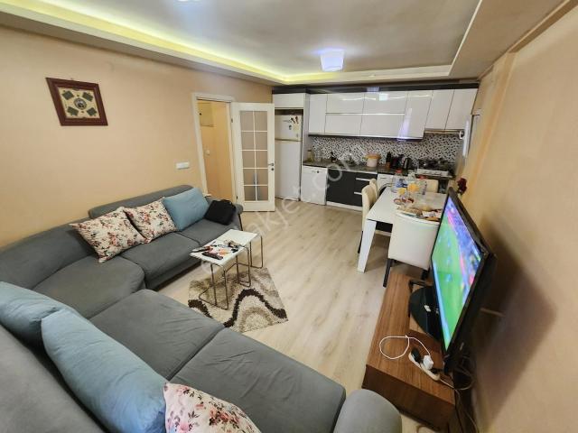 Maltepede Cadde Üstü Binada Satılık 2+1 Daire