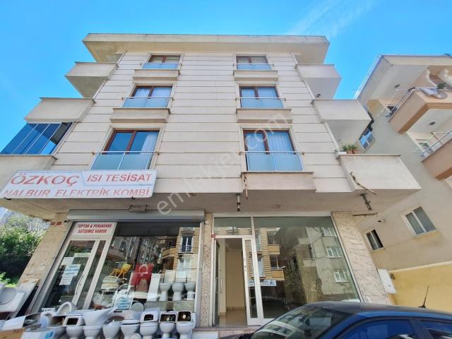 Maltepe'de Cadde Üzeri Satılık 2 Katlı Depolu Dükkan