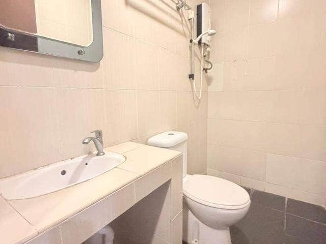 Maluri mrt/lrt | aeon & sunway velocity | private bathroom