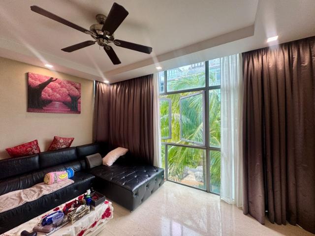 Malvern Springs Condominium For Sale, $3,050,000, 3 Bed 3 Bath 1,324 sqft $2,304.00 psf