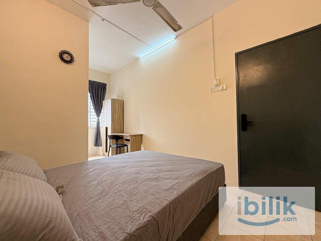 [Malay Female] Master Room Seremban Putra Sikamat TR0311