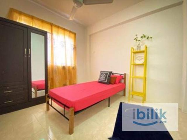 [Malay Female] Middle Room Carlina | Kota Damansara | TR0128