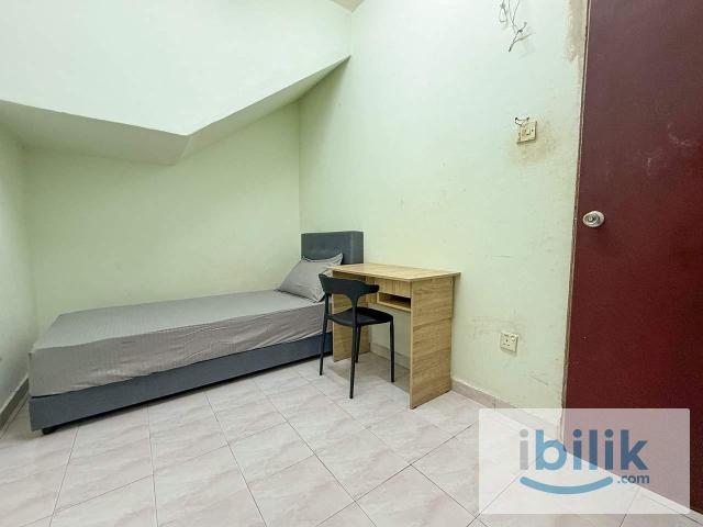 [Malay Female] Middle Room Bandar Putra Segamat TR0327