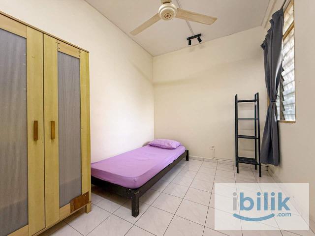 [Malay Female] Middle Room Bandar Sunway Petaling Jaya TR0030 A15