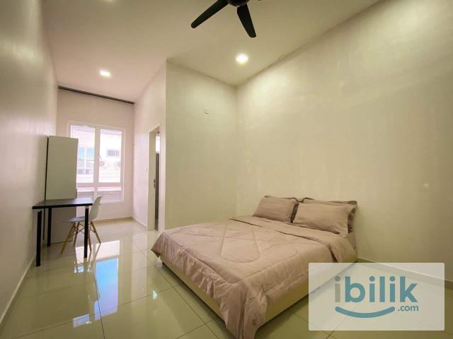 [Malay Female] Middle Room Sendayan Seremban