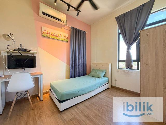 [Malay Female] Middle Room The Greens Residence Shah Alam TR0201