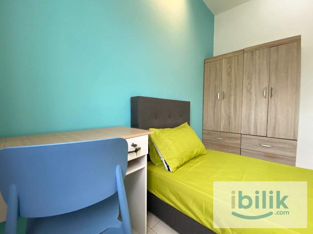 [Malay Female] Middle Room Vista Pinggiran Seri Kembangan TR0195