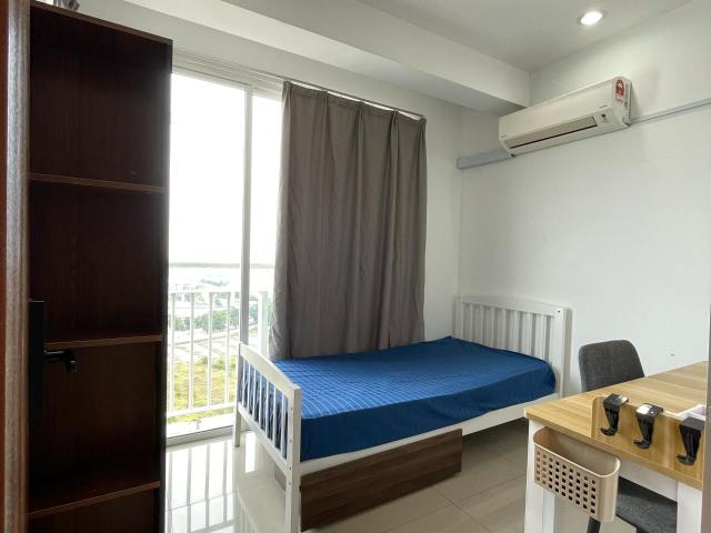Malay Female Room Inld Cleaning & Bill