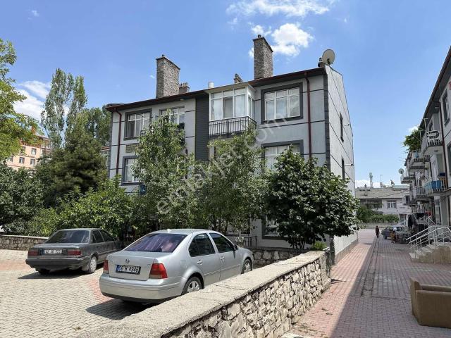 Malazgirt Mahallesi Satılık Bakımlı 3+1 Daire