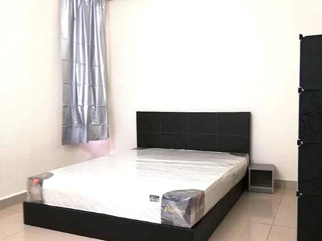 Male Medium Room For Rent at Ridzuan Condo
