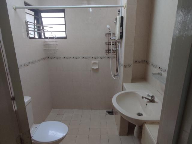 Male medium size room in pelangi utama condominium
