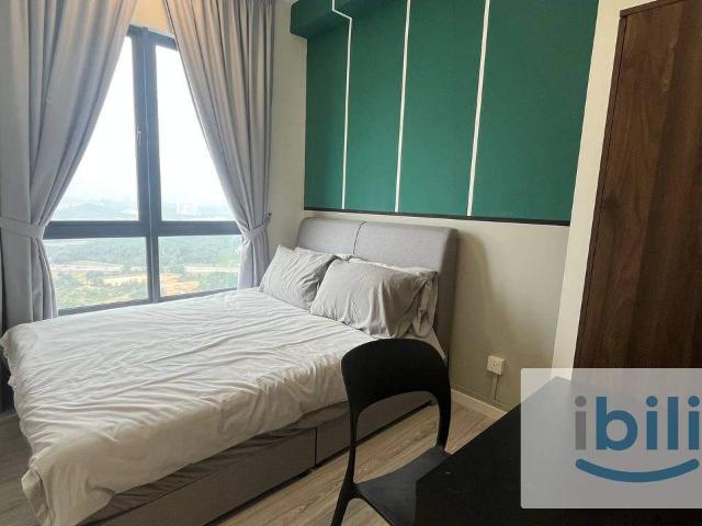 Male only middle room at Meta Residence, 3min to MRT Putra Permai