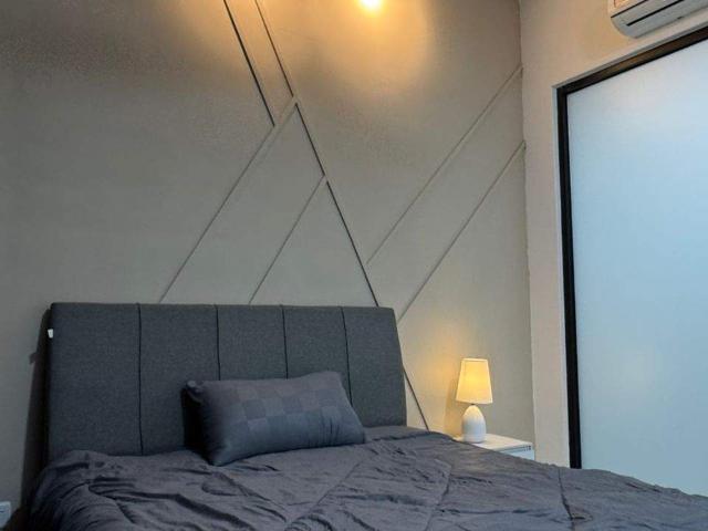 MALE ONLY UNIT NEAR HELP UNI Premium ️ Master Room Fully Furnished @ 10” Mattress Aircond Wardrobe Table Chair