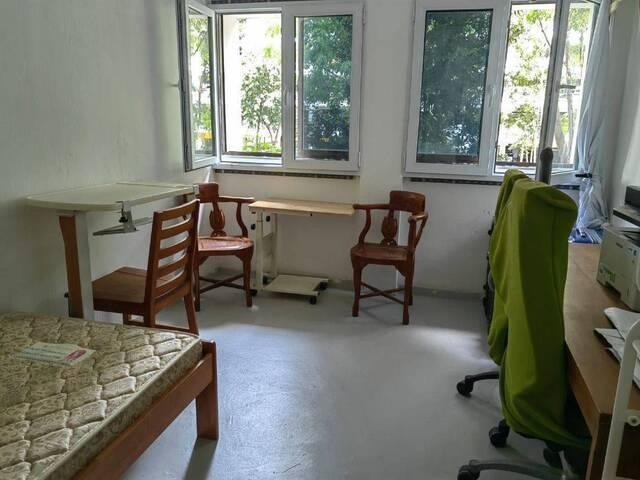 Male sharing room $550 aircon, bathroom, MRT