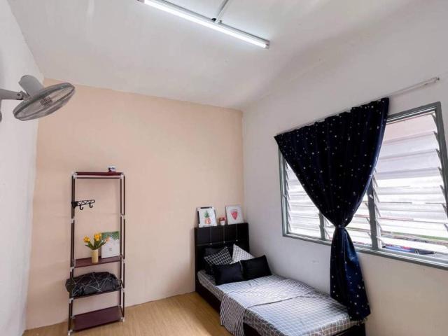 @Male Unit, Available Room For Rent in SRI DAHLIA @ PUCHONG