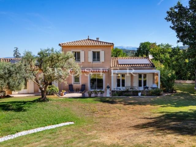 Malemort du Comtat Villa provençale avec vue Ventoux, piscine et appartement indépendant sur plus de 2000 m²