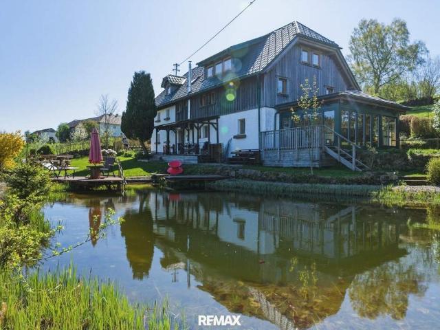 Malerisches Landhaus mit ELW, Schwimmteich & prämiertem Naturgarten!