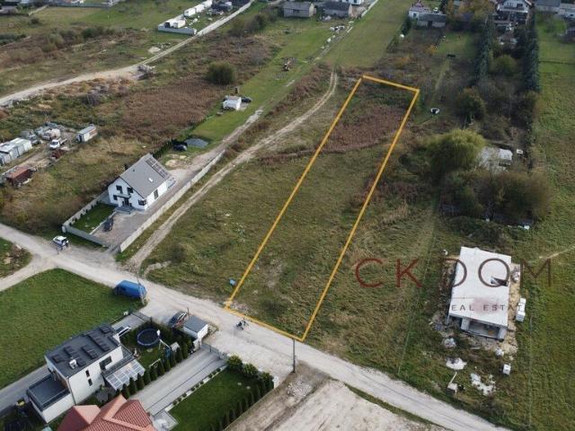 Malownicza działka 2389 m² z ciekem wodnym i dużym potencjałem
