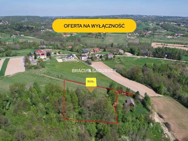 Malownicza działka 6004 m² z domem do remontu w Dobczycach