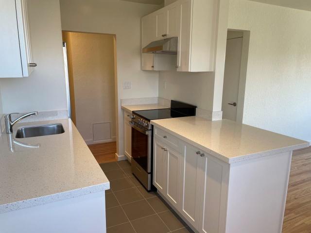 Maple Crest Apartments 1 Bedroom Apartment for Rent at 1925 Maple St, Vancouver, BC V6J 3S9 Kitsilano