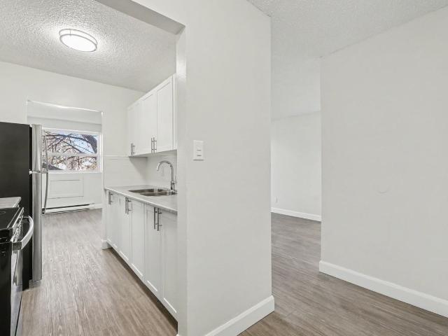 Mapleview Manor Apartments 1 Bedroom Apartment for Rent at 125 College Ave S, Sarnia, ON N7T 2Z5 Central City