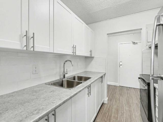 Mapleview Manor Apartments 2 Bedroom Apartment for Rent at 125 College Ave S, Sarnia, ON N7T 2Z5 Central City