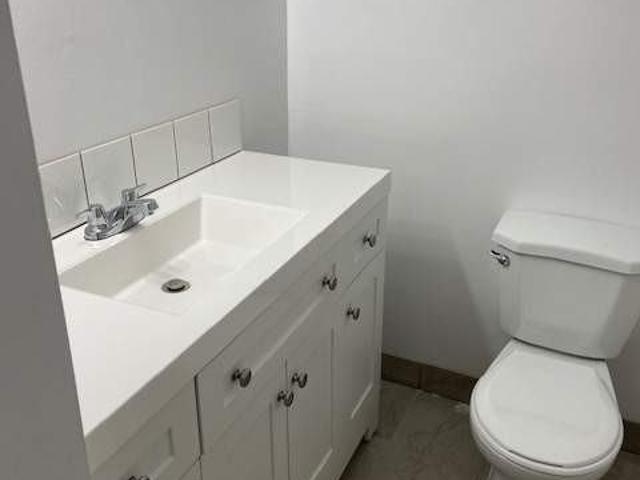 Mapleview Place 1 Bedroom Apartment for Rent at 22182 Dewdney Trunk Rd, Maple Ridge, BC V2X 3H6 Haney