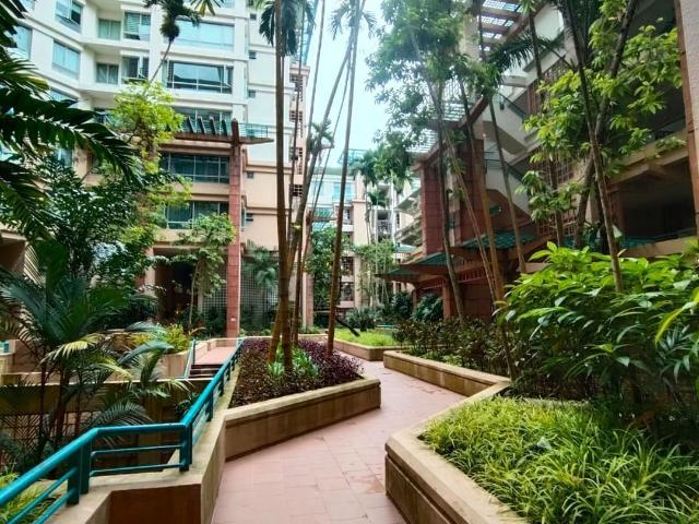 Maplewoods D21, Condominium