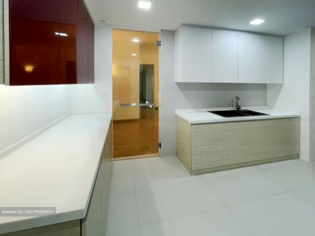 Maplewoods D21, Condominium