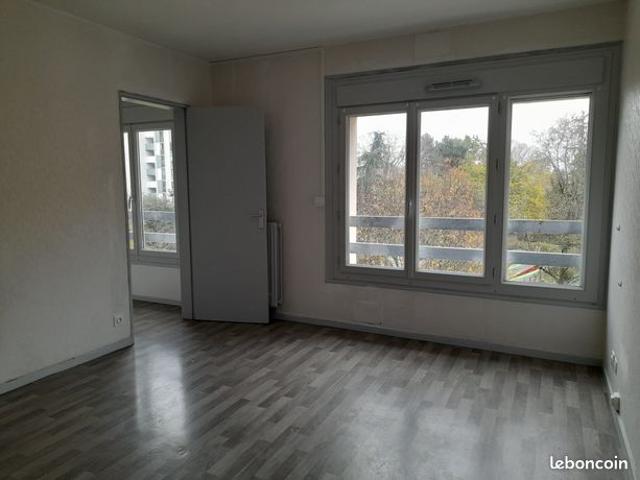 MARTINET Studio de 27m² au 4 ème étage avec ascenseur + CAVE