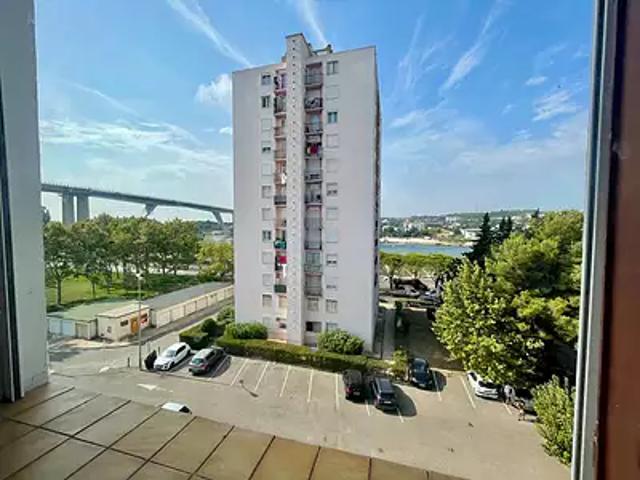 Martigues 13500 Location appartement 4 pièces t4 au dernier étage