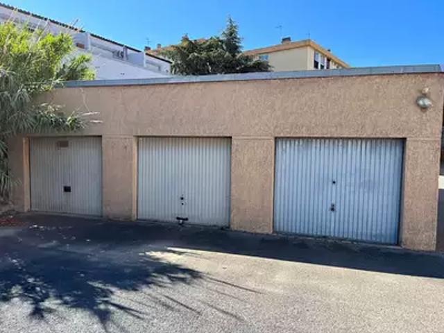 Martigues 13500 Location parking au dernier étage