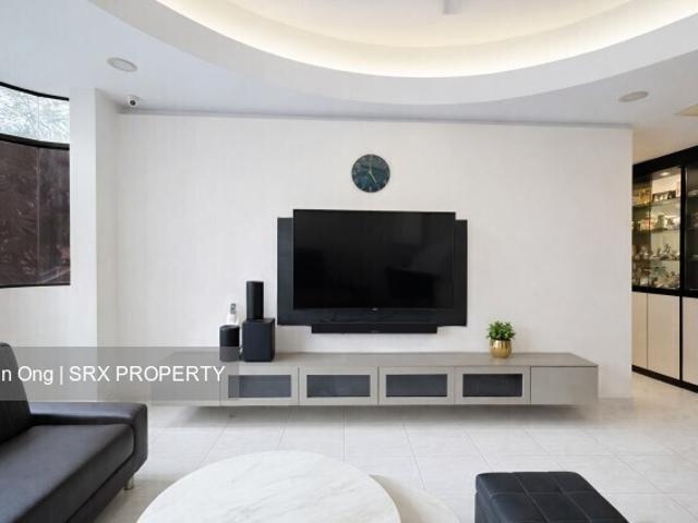 Mar Thoma Road D12, Apartment