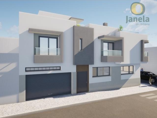 Maravilhosa Moradia Contemporânea em construção, no centro da cidade de Faro